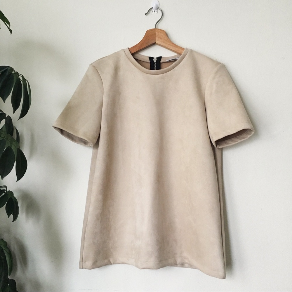 ❄️Zara❄️ tan beige faux suede back zip top